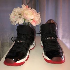 Bred 11s barely worn w/ care
